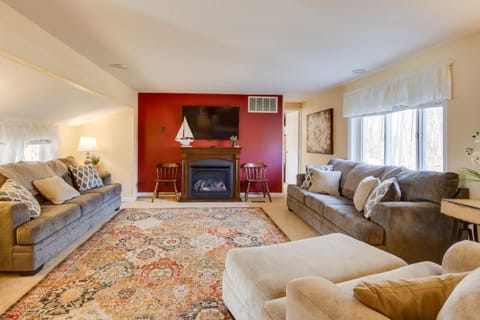 Waterfront Cottage - Dock and Chautauqua Lake Access House in Lake Erie