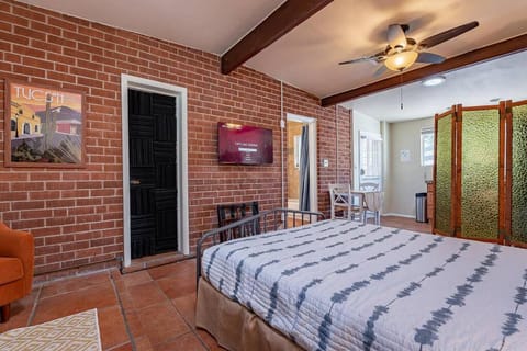 Historic Tucson Studio with 1BA Near UA and UMC - Low Summer Rates! Apartment in Tucson