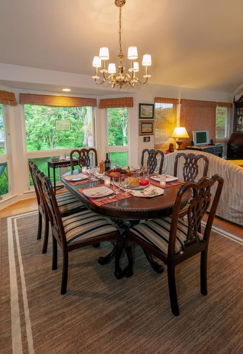 Living room, Dining area, Garden view