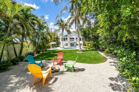 Luxury getaway steps from beach sleeps 10 House in Siesta Key