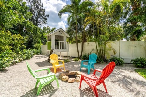 Luxury getaway steps from beach sleeps 10 Casa in Siesta Key
