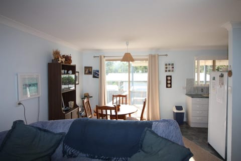In Holiday Mode a two bedroom holiday home in Manyana Haus in Lake Conjola