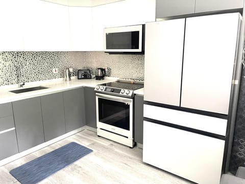 Kitchen or kitchenette, minibar, pet friendly, stove, toaster