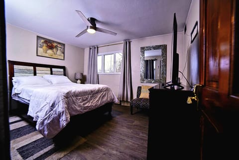 KING SUITE ON 16TH AVE Bed and Breakfast in Anchorage