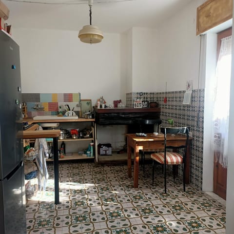 Kitchen or kitchenette, Dining area, oven, stove