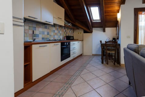 Kitchen or kitchenette, Dining area, minibar, pet friendly, stove