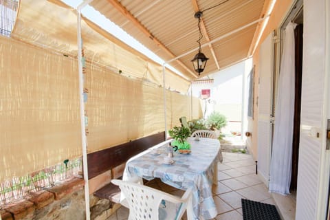 Patio, Dining area