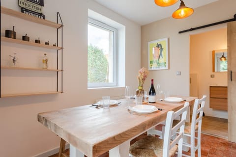 Dining area, kitchen