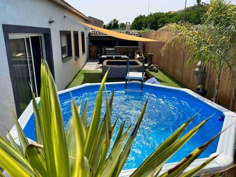 Villa les n’amours piscine spa jacuzzi climatisé Villa in Béziers