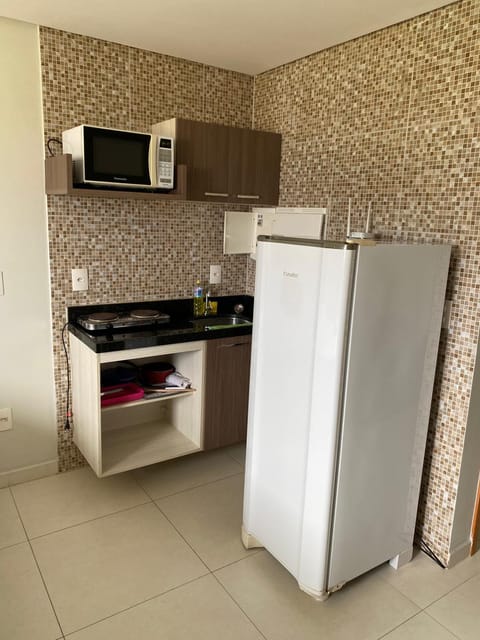 Kitchen or kitchenette, minibar, stove