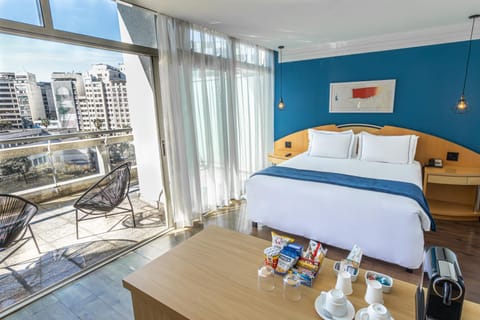 Bed, View (from property/room), Balcony/Terrace, Photo of the whole room, Bedroom, City view