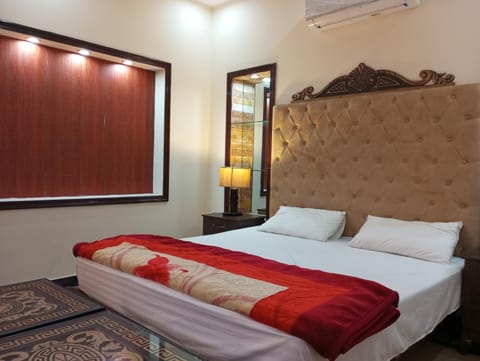 Khayaban-e-Amin Luxurious Apartments Apartment in Lahore