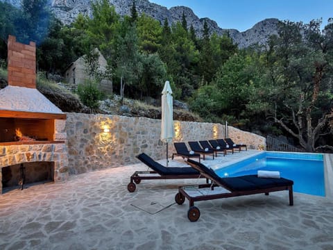 Romantische Steinvilla mit beheiztem Pool und Meerblick in ruhiger Lage Haus in Dubrovnik-Neretva County
