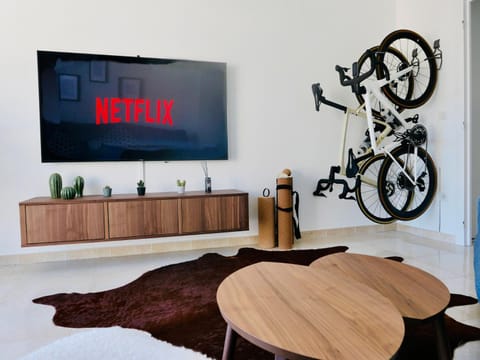 TV and multimedia, Living room, Cycling