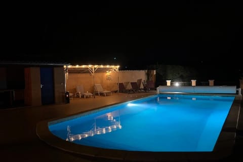 The Bamboos - private heated swimming pool House in L'Isle-sur-la-Sorgue