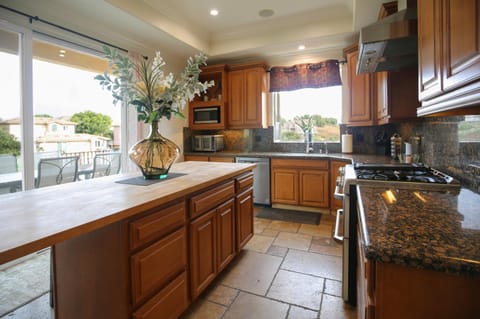 5 BR/5 BA Getaway with a View Casa in Newbury Park