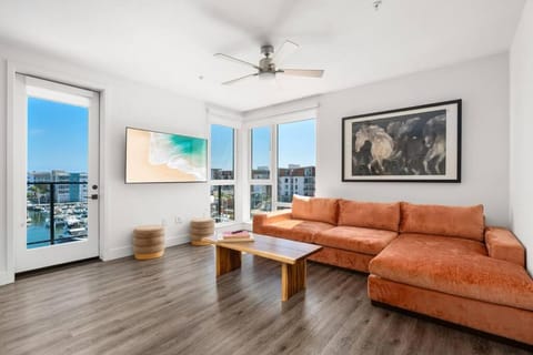 Sky-High Elegance WaterFront Penthouse 4 Beds Condo in Marina del Rey