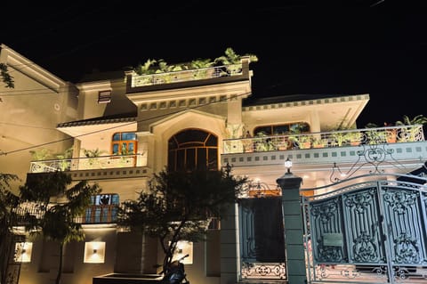 Riya Villa - Entire Villa (Kaashi Flora) Villa in Varanasi