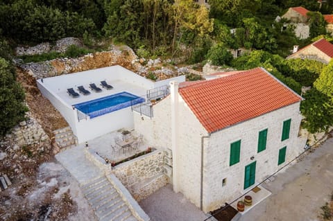 Schönes Ferienhaus in Zaostrog mit Privatem Pool und Meerblick Casa in Dubrovnik-Neretva County