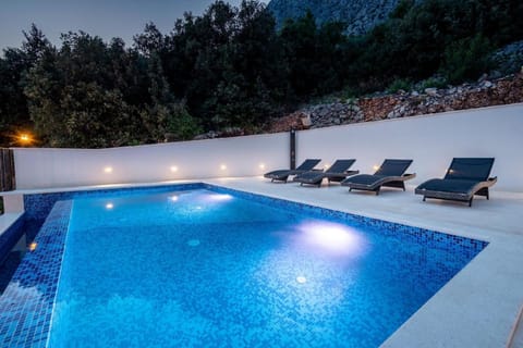 Schönes Ferienhaus in Zaostrog mit Privatem Pool und Meerblick Haus in Dubrovnik-Neretva County