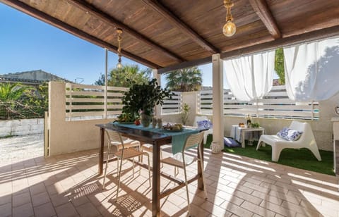 Edoné, Wohnung mit Blick auf einen Sandstrand Apartment in Santa Maria del Focallo