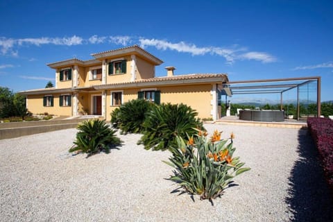 Großzügige Finca Alegria mit beheizbarem Pool House in Pla de Mallorca