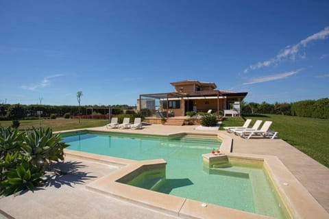 Großzügige Finca Alegria mit beheizbarem Pool House in Pla de Mallorca