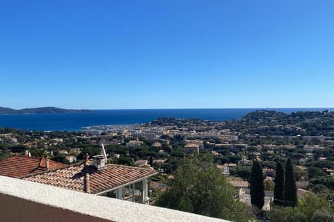 Villa vue mer et piscine Villa in Cavalaire-sur-Mer