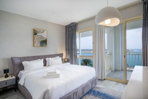 Bed, Balcony/Terrace, Bedroom, Sea view, towels