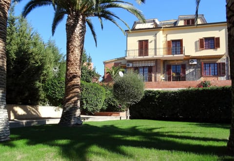 Property building, Garden, Garden view