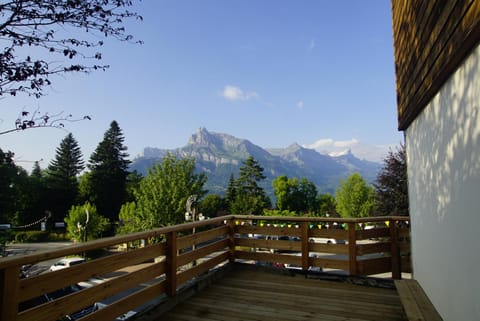 le Cloumel Appt 8 pers 120 m terrasse 60m plein centre vue montagne House in Combloux