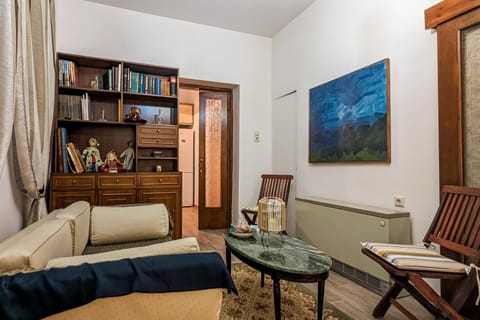 Library, Decorative detail, Seating area