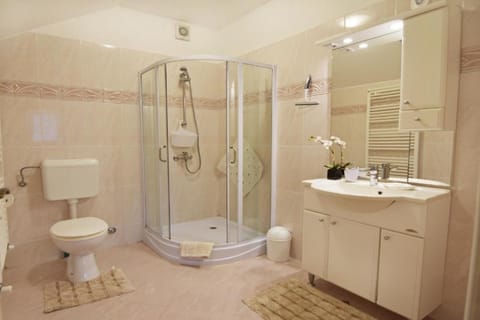 Appartement in Đuba mit Privater Terrasse Apartment in Istria County