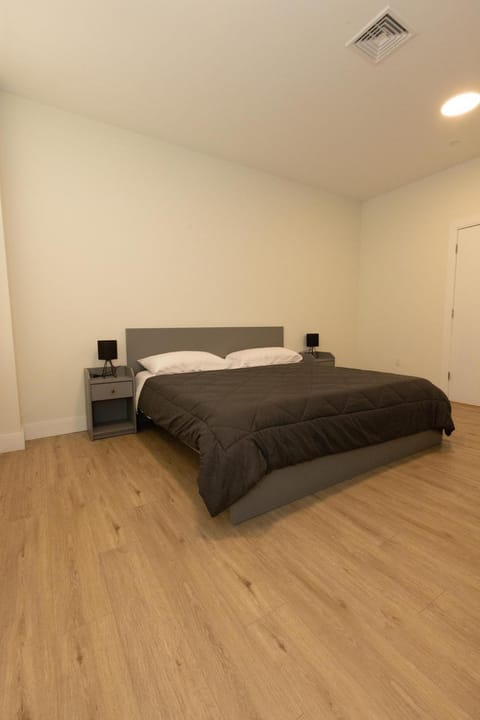 Contemporary 3-Bed Haven mins to NYC Condominio in Weehawken