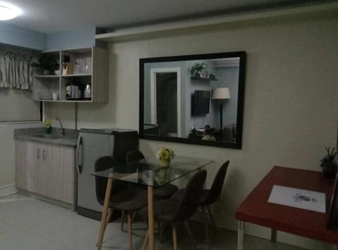 Elegant 2BR Condo with Pool & WiFi Aparthotel in Bacoor