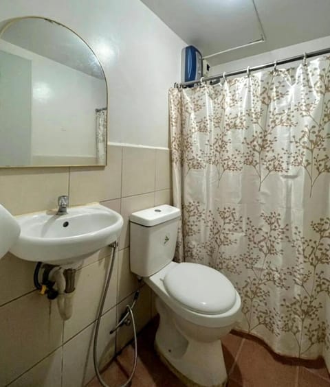 Gorgeous 2BR Condo with Pool & WiFi Apartment hotel in Bacoor