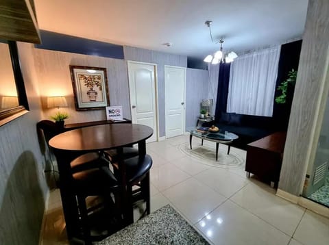 Gorgeous 2BR Condo with Pool & WiFi Apartment hotel in Bacoor