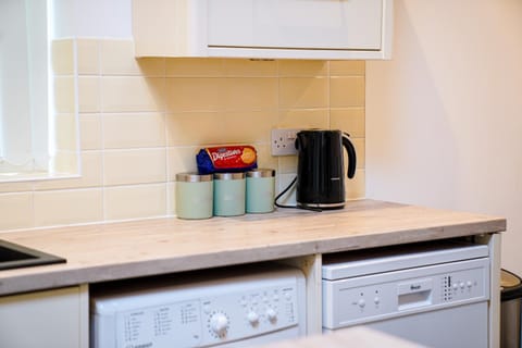 Coffee/tea facilities, Kitchen or kitchenette