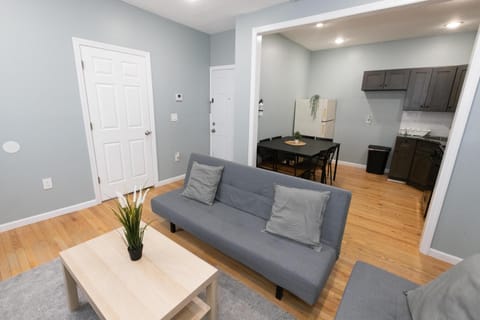 Cozy & Classy 3-Bed to mins NYC Apartment in Jersey City