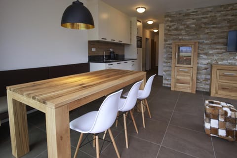 Coffee/tea facilities, Kitchen or kitchenette, Dining area