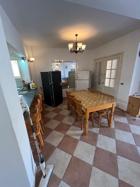 Kitchen or kitchenette, Dining area, minibar, oven, pet friendly, stove