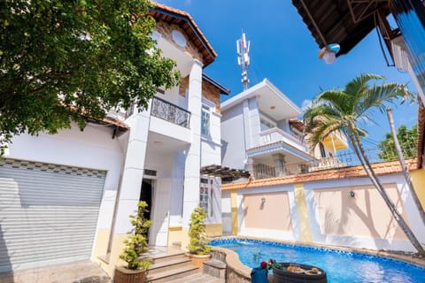 Property building, Day, Pool view, Swimming pool