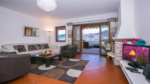 Bellavista Grande Condo in Menaggio