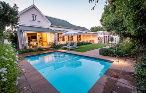 Patio, Garden, Swimming pool, sunbed