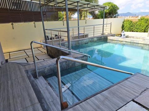 Mountain view, Swimming pool