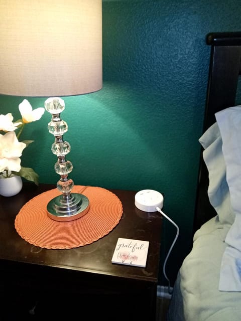R & R at the Emerald guest room Vacation rental in Culver City