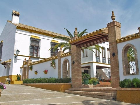 Schönes Ferienhaus mit Sonnenterasse und Pool House in Sierra Norte de Sevilla