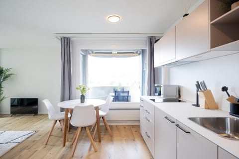 Kitchen or kitchenette, Seating area, Dining area, pet friendly