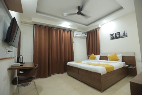 Bed, TV and multimedia, Bedroom, air conditioner