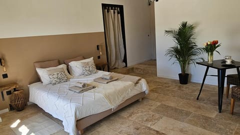 Guest room 1501 Bed and Breakfast in Gordes